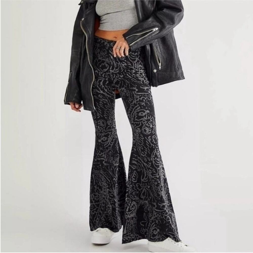Free People Just Float On Printed Flare Jeans Stretch Black Onyx Print Combo 28 - Picture 3 of 10